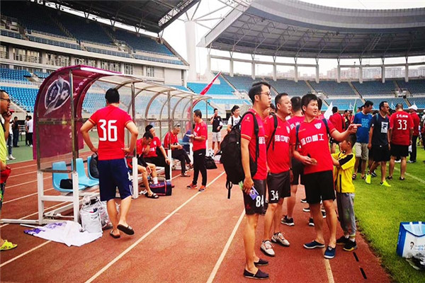 “市長杯”足球聯(lián)賽開幕，隆中健兒們加油！