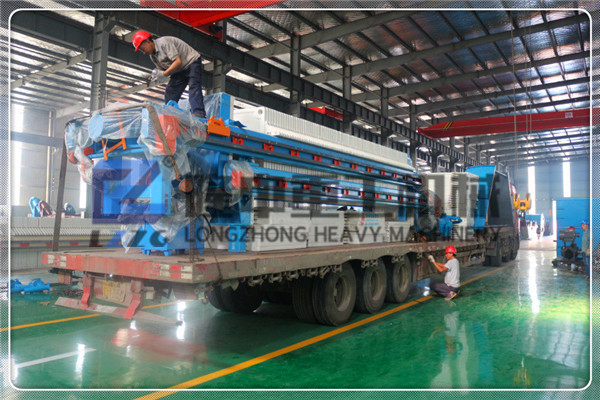 隆中污泥板框壓濾機價格經(jīng)濟實惠，處理洗沙尾礦真靠譜