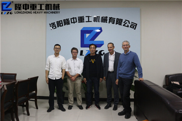 讓隆中為全球服務(wù)！德國(guó)用戶造訪隆中重工