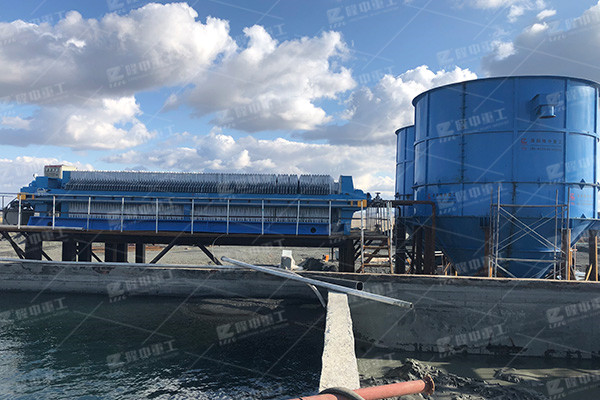 污泥廂式壓濾機(jī)操作時(shí)需要注意哪些問(wèn)題？